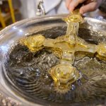 Как на Крещение освятить квартиру святой водой самостоятельно, а главное — правильно