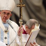 Католики и православные крестятся по разному