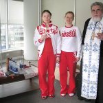 Протоиерей Николай Соколов с членами олимпийской сборной. Сочи. 7 февраля 2014 г.