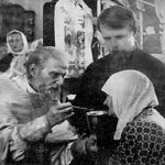 The pilgrim never sat down during the Divine Liturgy: she said that the flesh should not be pitied. She advised: “Pray yourself and teach your children to pray.” 